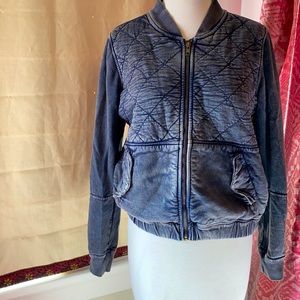 O’NEILL black ‘’stonewashed’ fleece-lined zip-up jacket with front pockets